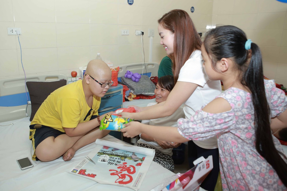 Ca si Ngoc Anh gian di di tu thien cung con gai-Hinh-5